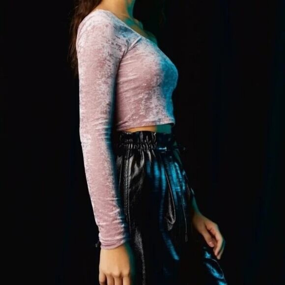 TNA Aritzia Hollywood Crushed Velvet One Shoulder Crop Tee Size XXS Pink - Picture 3 of 7